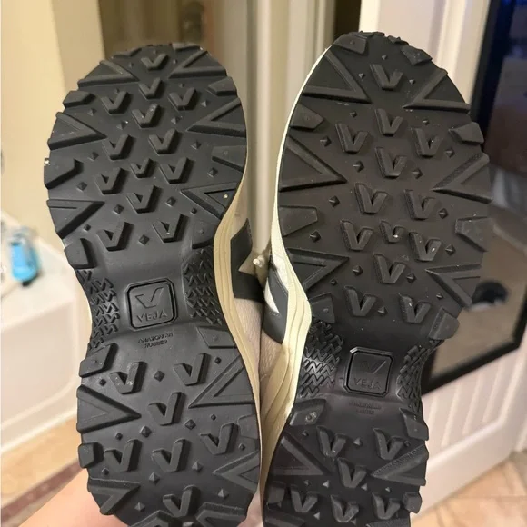 Veja Venturi Sneakers in Cream and Black - Picture 8 of 11